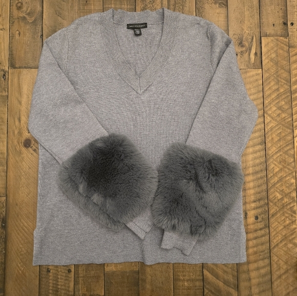 Saks Fifth Avenue Gray Faux Fur Cuff Women's Sweater - Picture 2 of 6